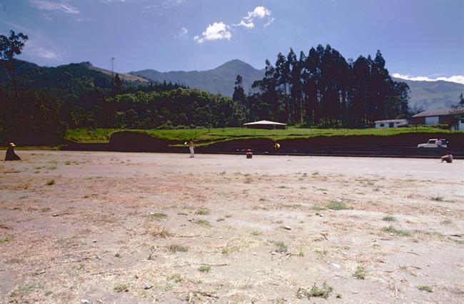 Alt' Miembros del grupo ensayando en la cancha'