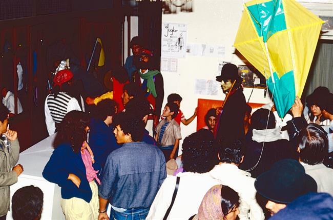 Alt'El grupo en una sala después de la Comparsa'.